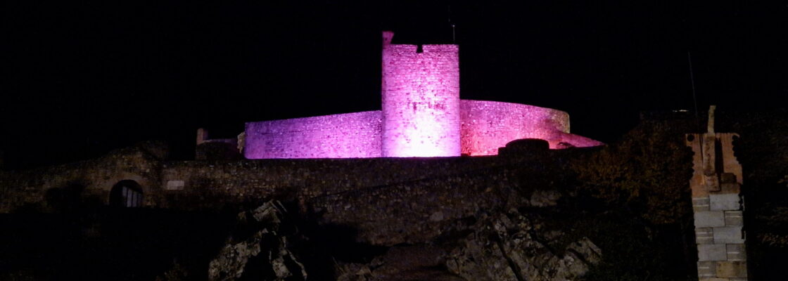 Castelo de Marvão iluminado no âmbito da campanha “Outubro Rosa”