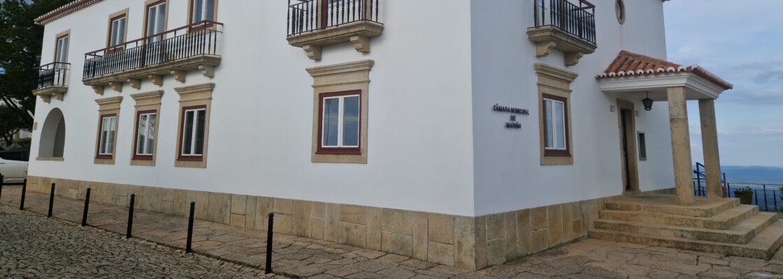 Corte de trânsito entre a Rua das Escolas e o cruzamento do Prado